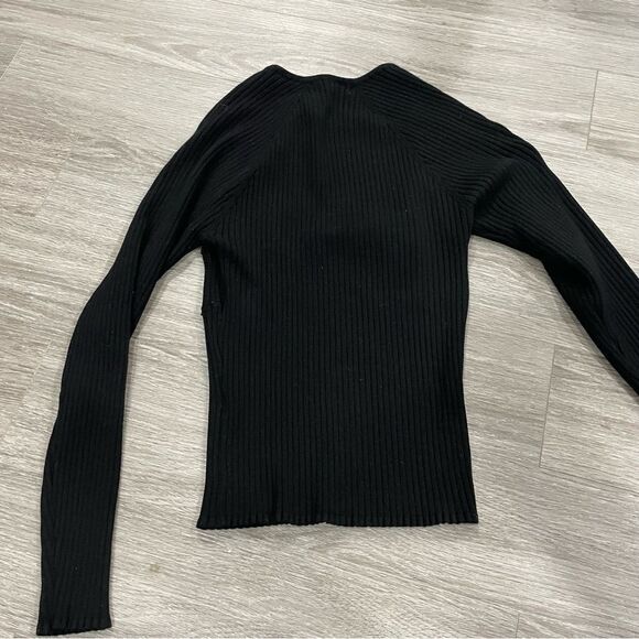 Heartloom Sweetheart Neckline Knit Long Sleeve Top Sweater - Picture 7 of 7